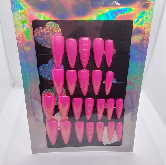 HAND PAINTED PRESS ON NAILS, LONG STILETTO, 24 NAILS - Picture 3 of 4